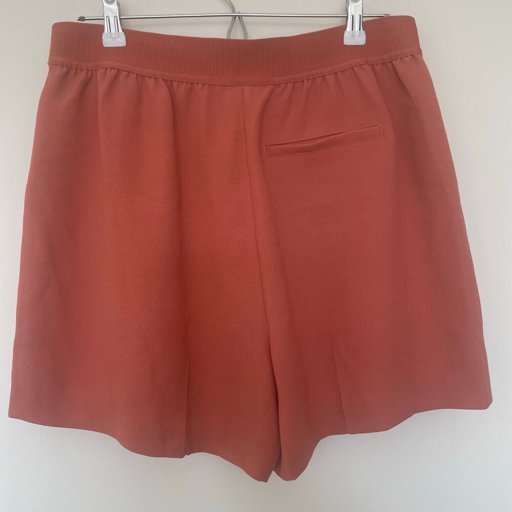 NWT SPANX Carefree Crepe Shorts, Elastic Waist, Sedona, Size Large. 6” inseam - Picture 2 of 14